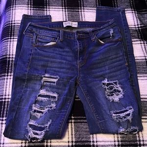 Juniors distressed skinny jeans